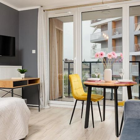 Studio With Balcony Warsaw Kokoryczki By Noclegi Renters Exteriör bild