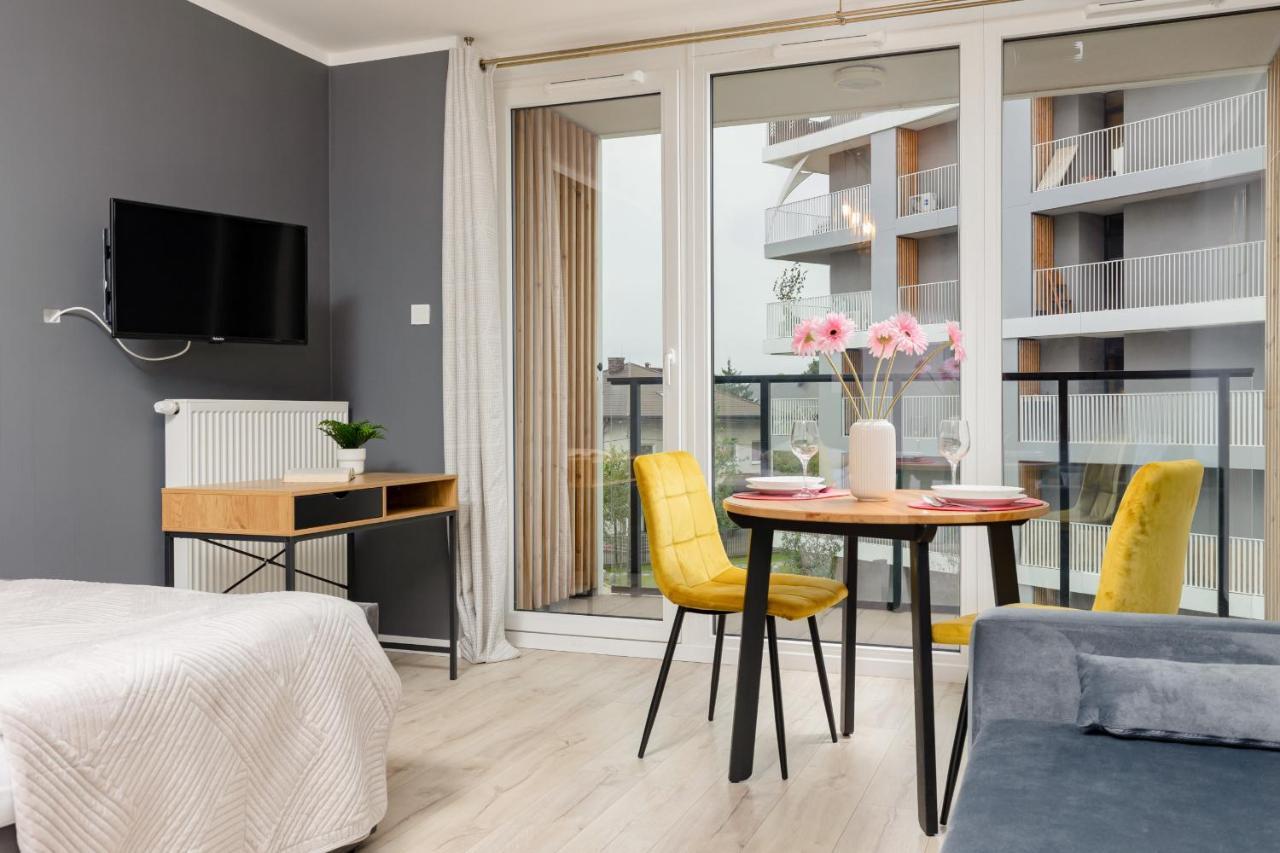 Studio With Balcony Warsaw Kokoryczki By Noclegi Renters Exteriör bild