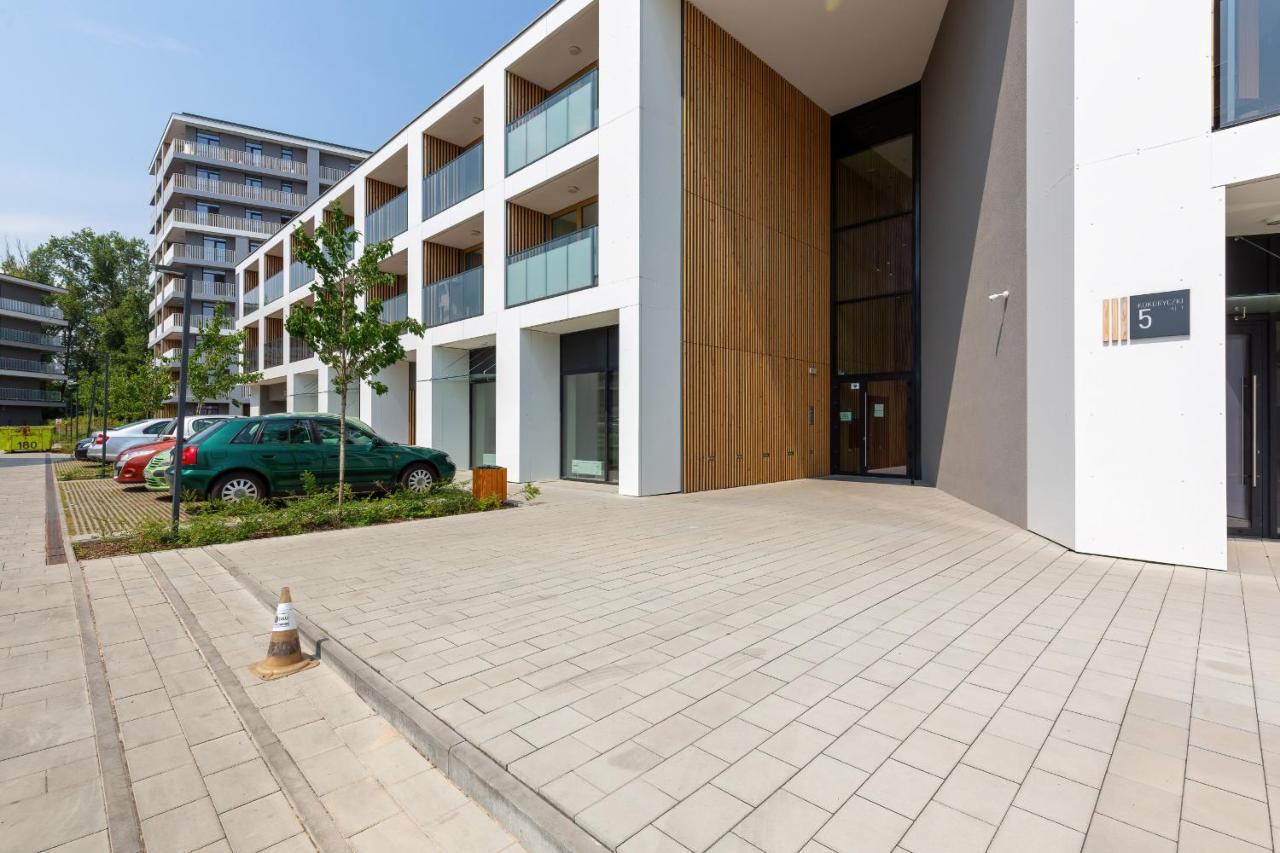 Studio With Balcony Warsaw Kokoryczki By Noclegi Renters Exteriör bild